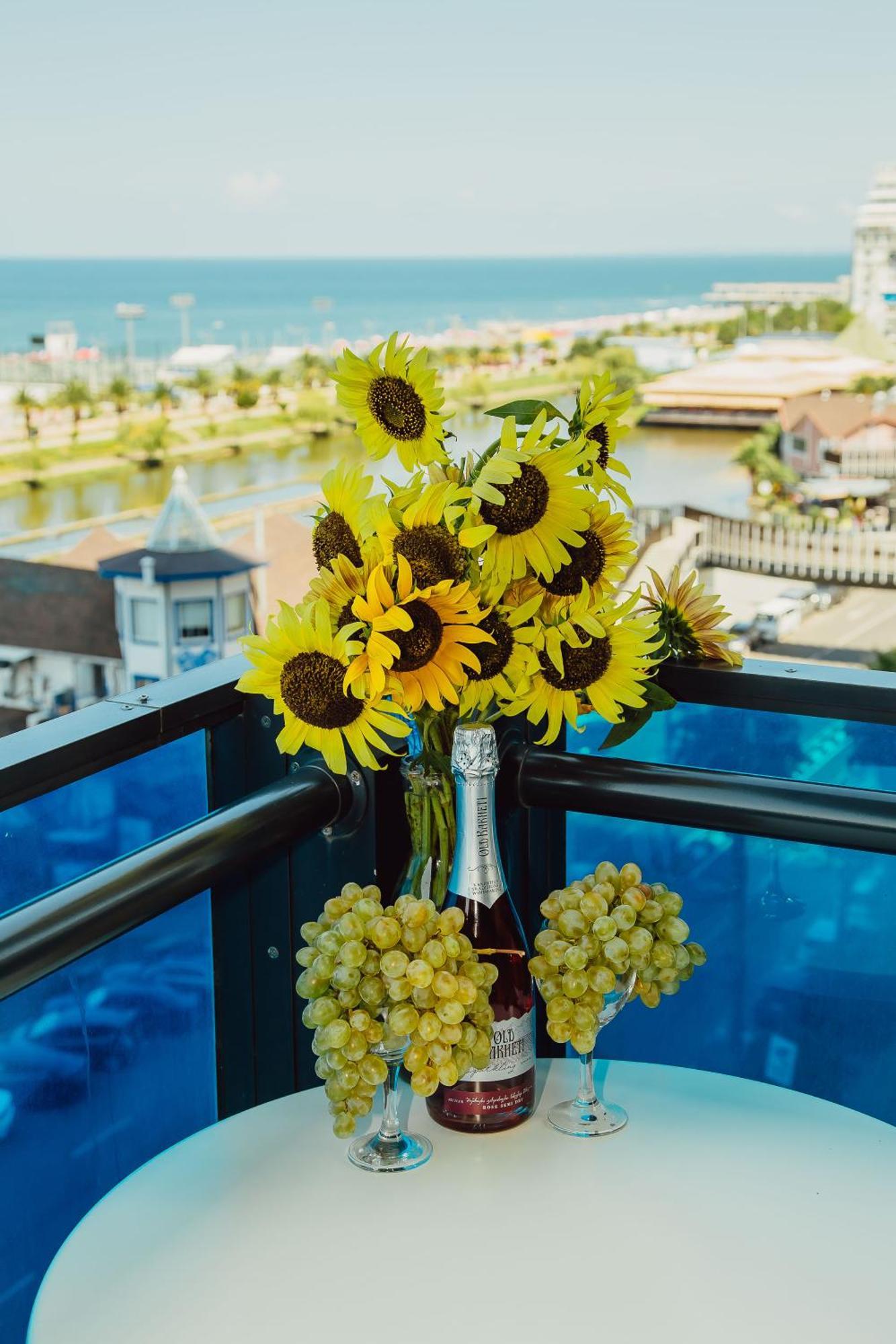 Sea ​​View In Orbi City 바투미 외부 사진